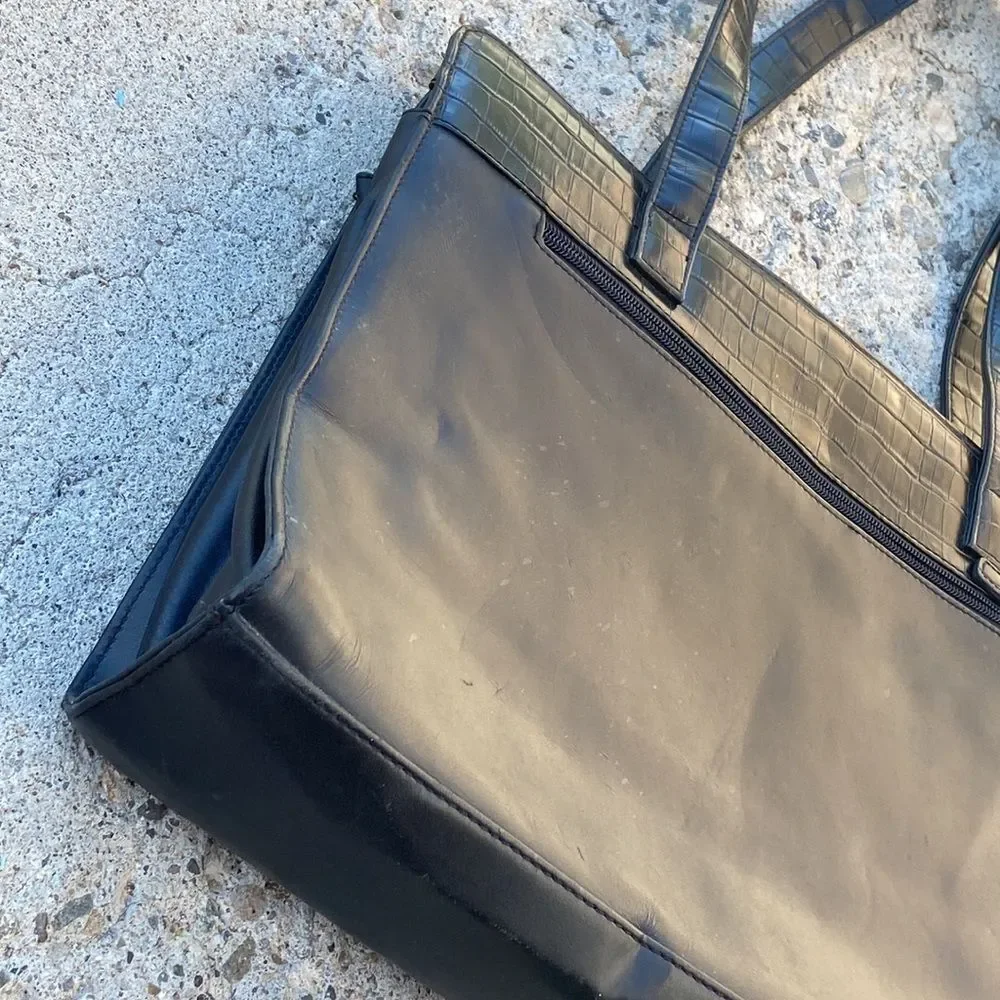 BUXTON GENUNE LEATHER BAG